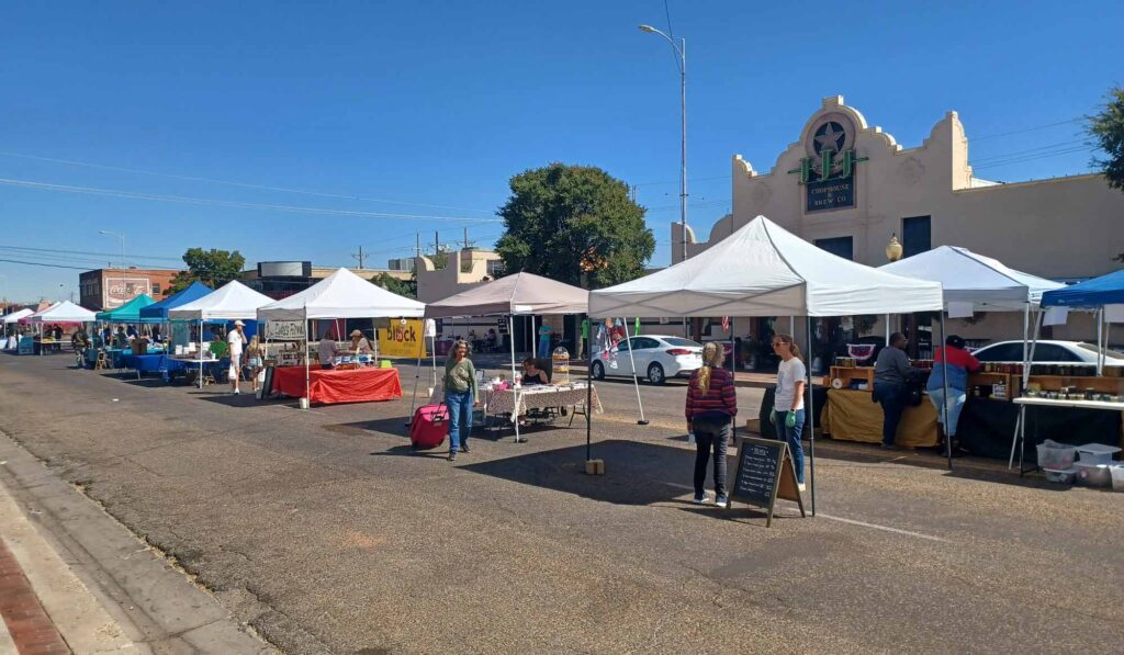 photo of the farmers market in downtown lubbock 